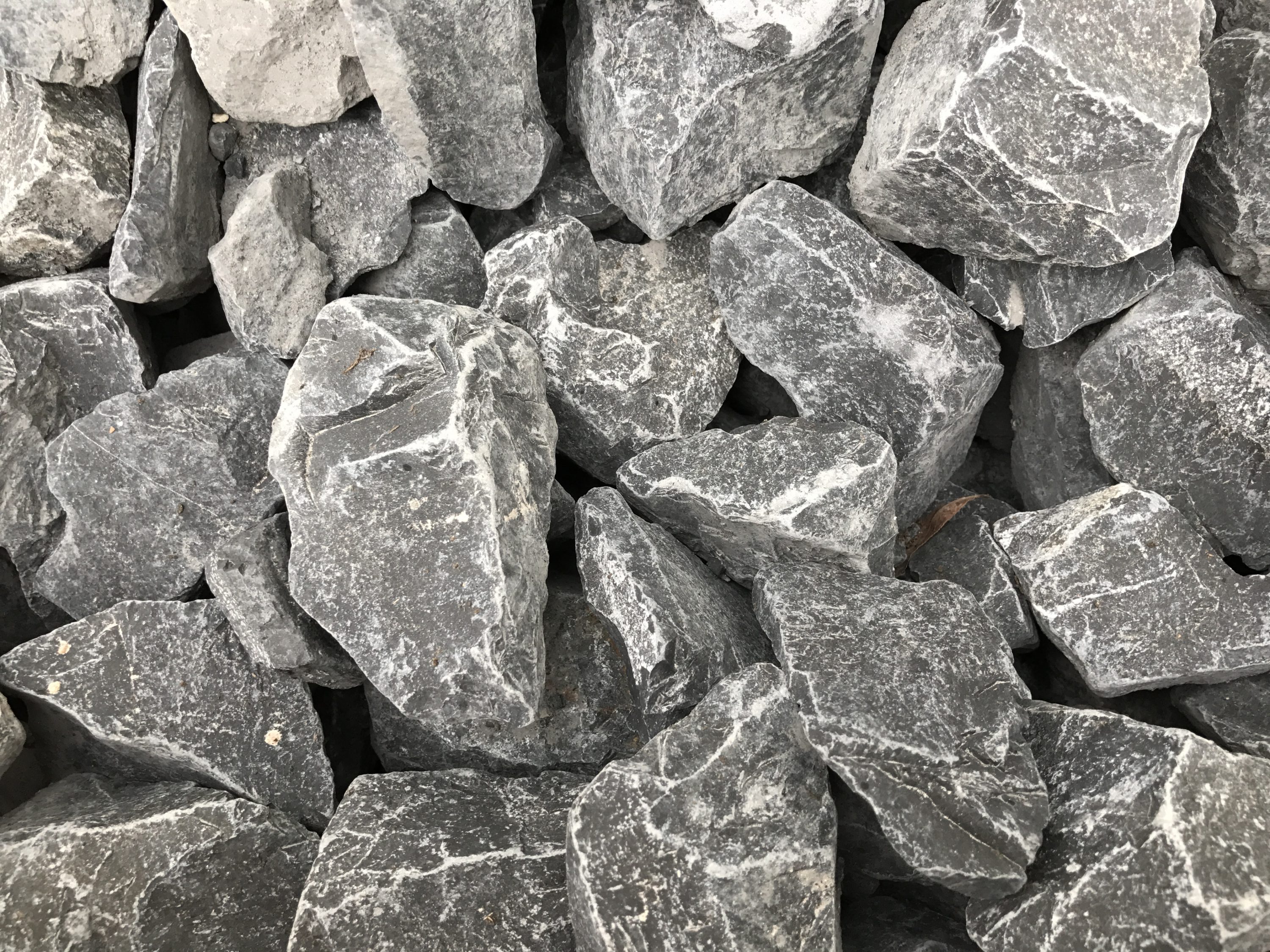 Pierres Décoratives Midnight Black 14-15kg - 20mm - Idéal Jardin, Allées, Décoration Extérieure